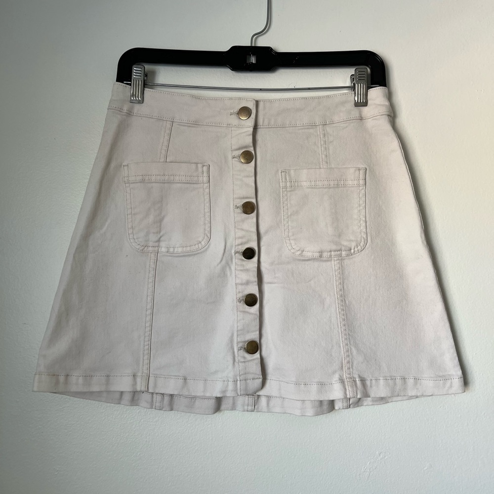 H&M Divided white button up mini skirt | size 6
